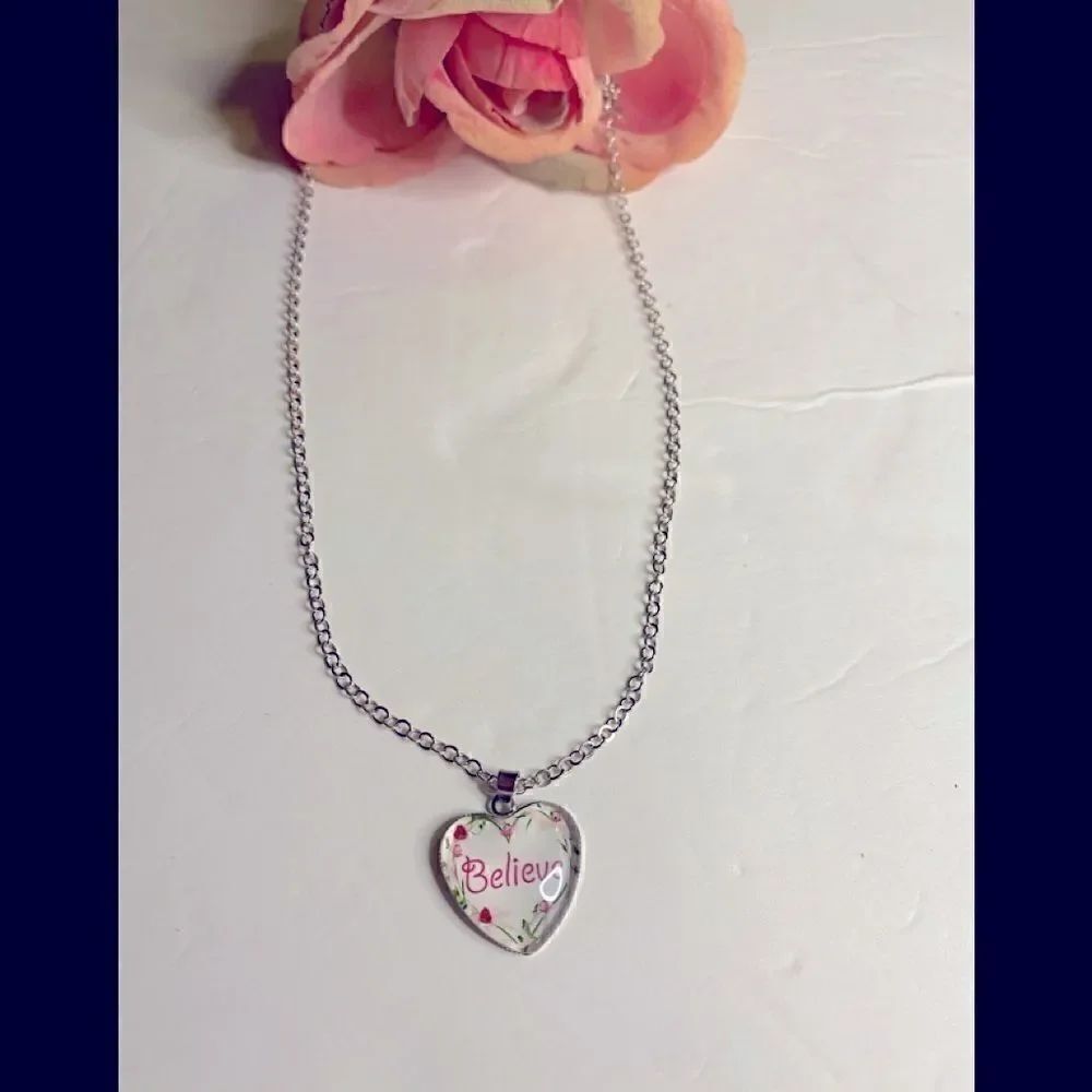 🎀 Believe fashion Heart shaped pendant